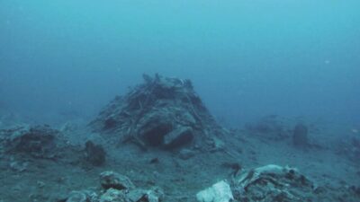 Yetkililer, tekrarlanan imar suçları nedeniyle Rodos sahil barının kapatılması emrini verdi