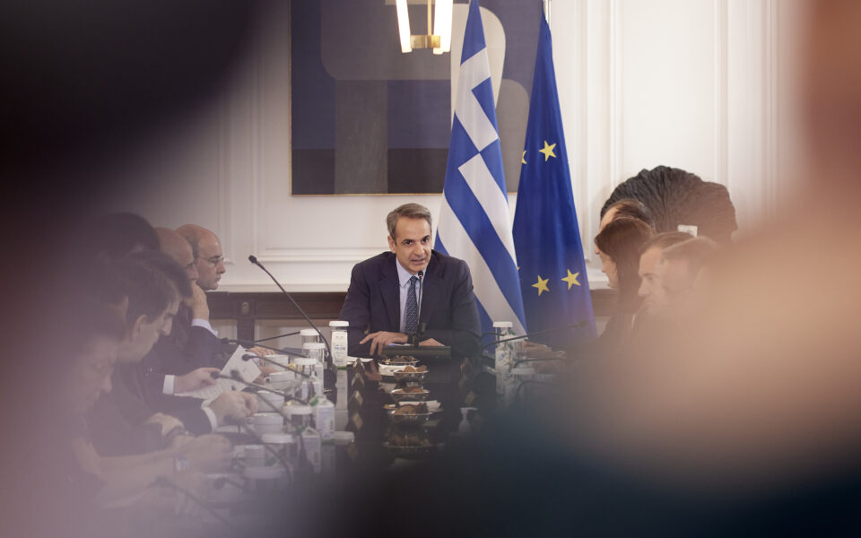 Yunanistan’da başbakan yeni hükümet tarifi ararken kartlarda değişiklik yapın